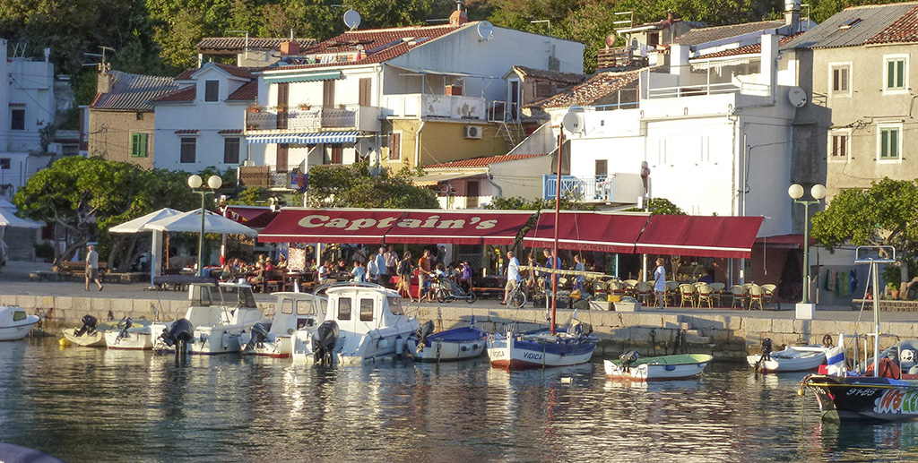 Restaurace, ubytování a koupání v Bašce